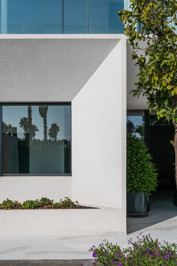 cat-in-a-square-design-interior-decoration-luxury-house-malvarosa-valencia-2